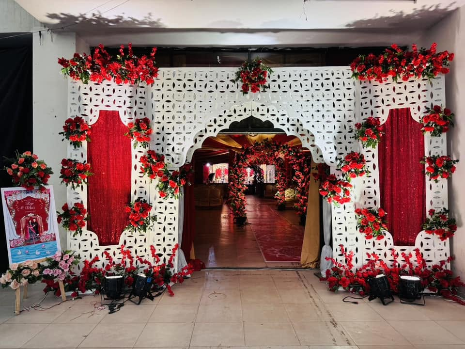 Red rose entrance gate with welcome board