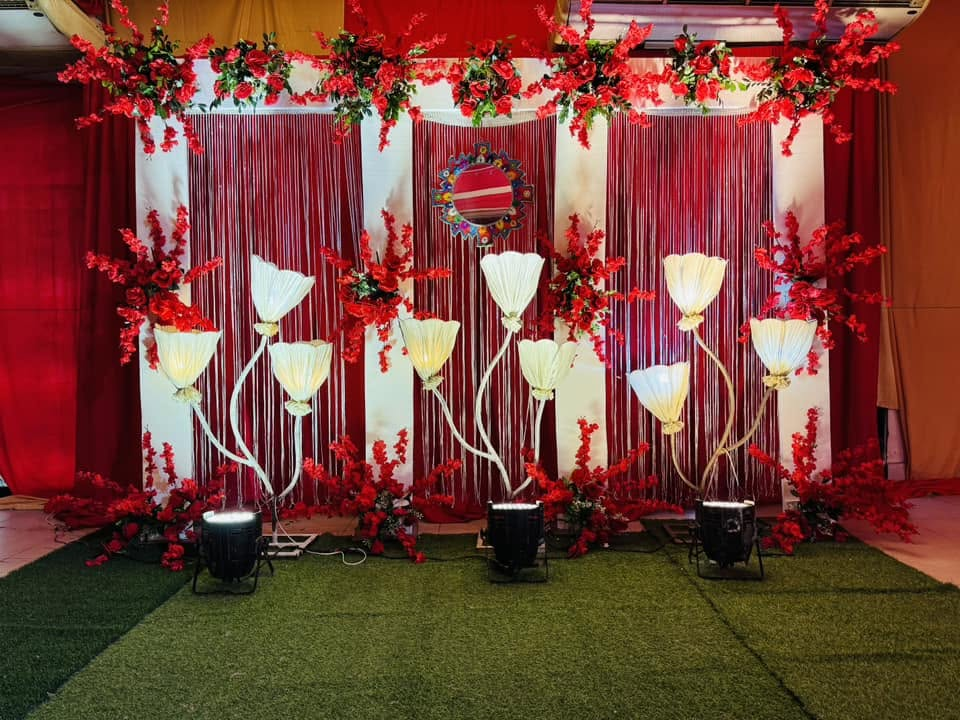 Red fringe photo backdrop with floral lamps