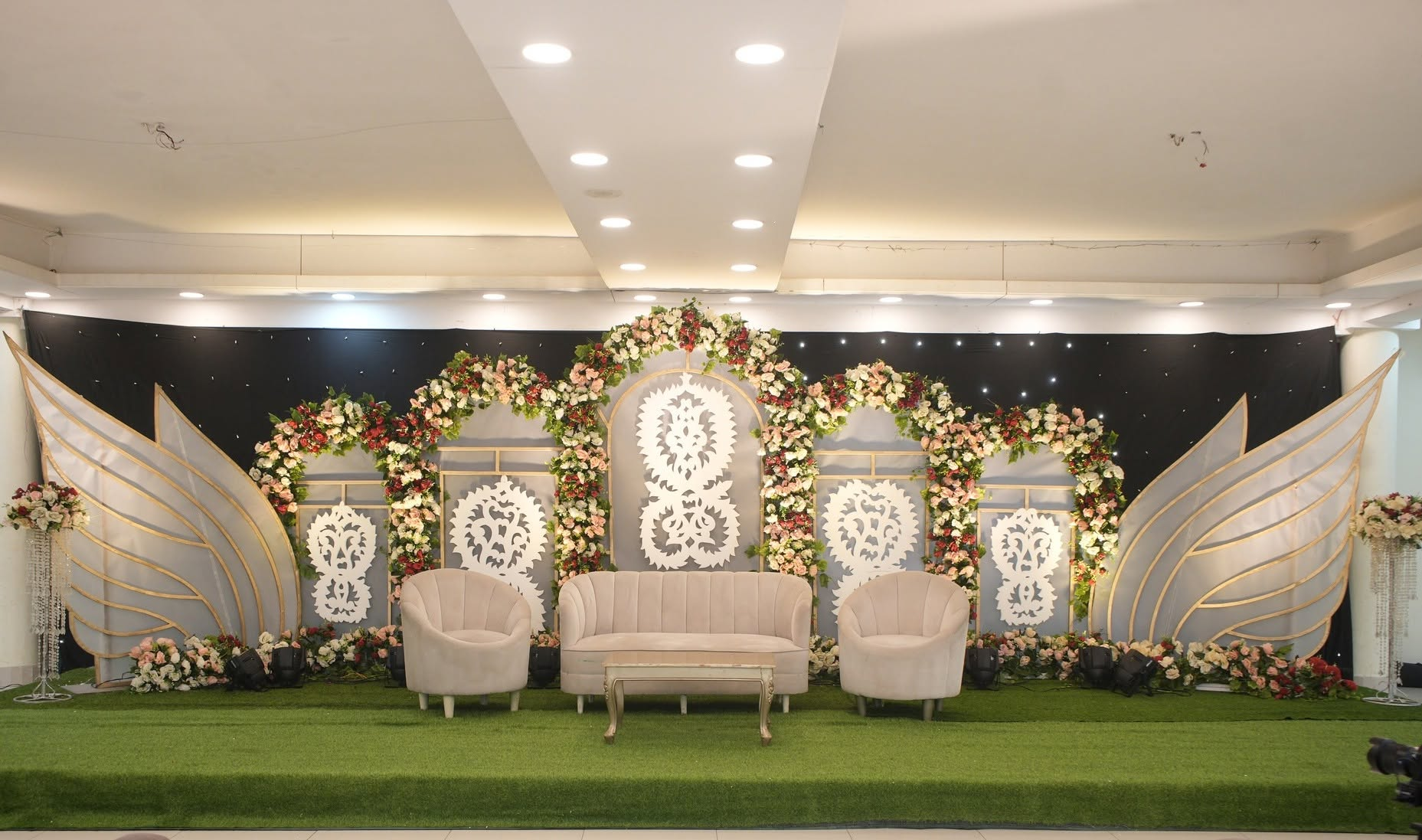Grand Ivory & Gold Reception